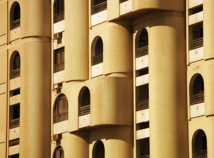 the architecture of many buildings has circular windows