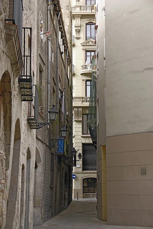 an alley way with apartment buildings and a street sign