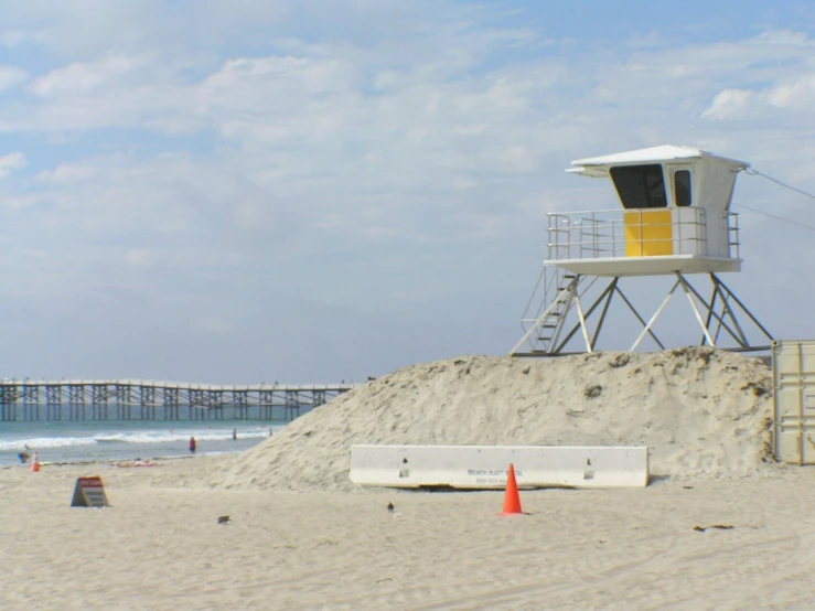 lifeguard tower near construction site with ocean behind