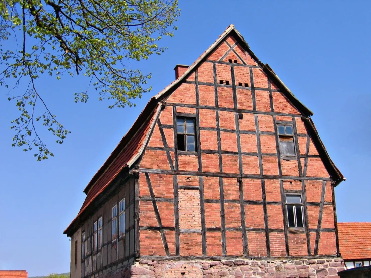 a brick structure with lots of windows next to a building