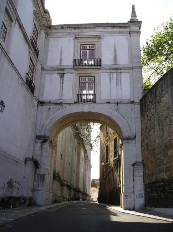 an arch has been built into the side of a building