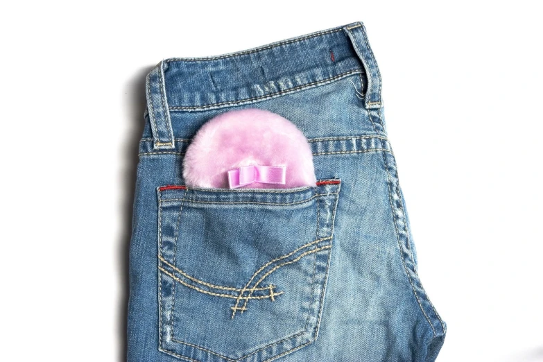 denim pants are decorated with a pink hair pin