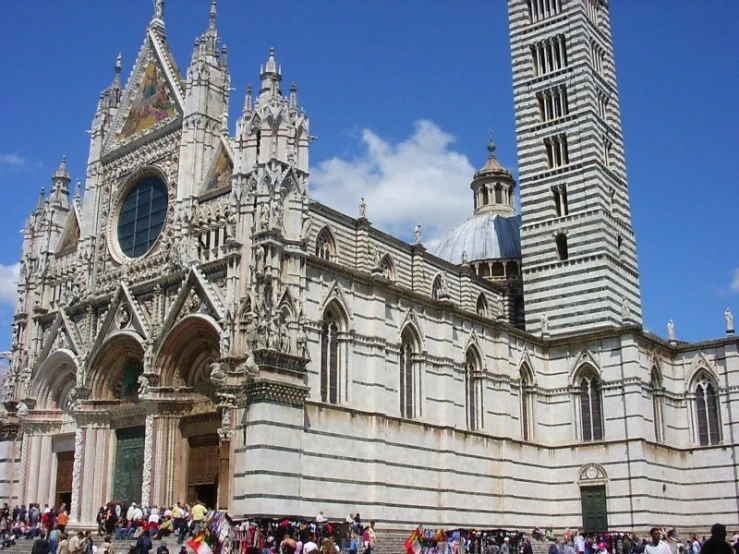 a crowd gathered to see the cathedral in gothic architecture