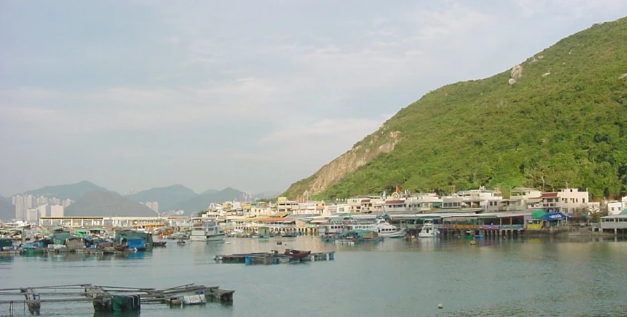 a river is full of boats and buildings