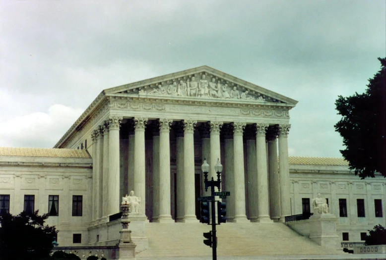a picture of the united states court building in washington d c