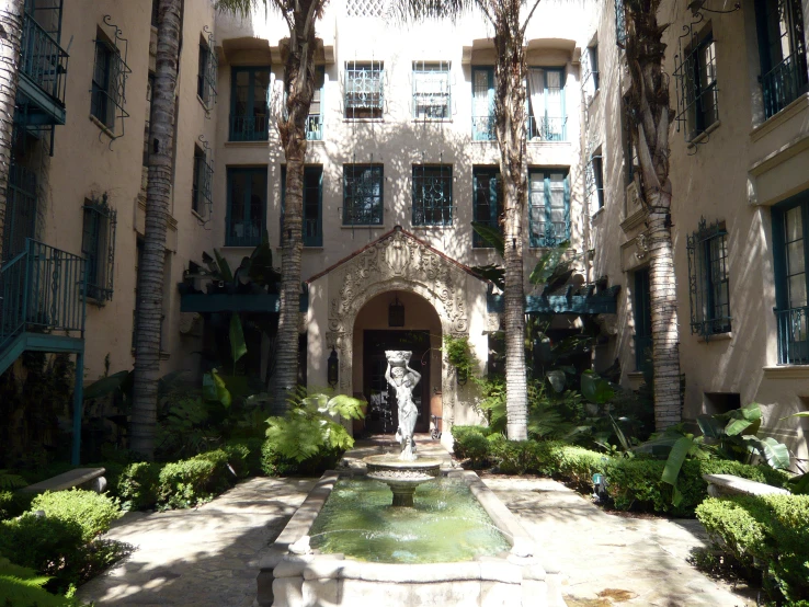 there is a large courtyard in front of a building