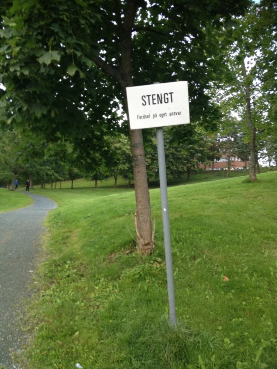 a sign that reads, steneit on the side of the road