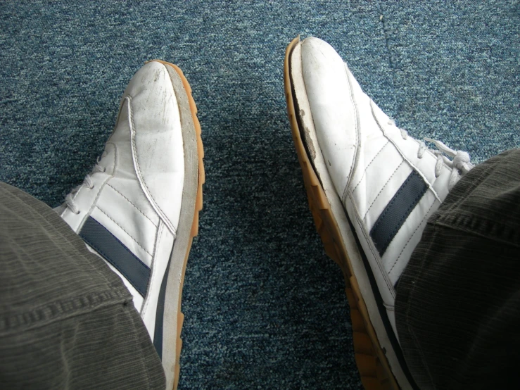 a pair of shoes sitting on top of a carpet