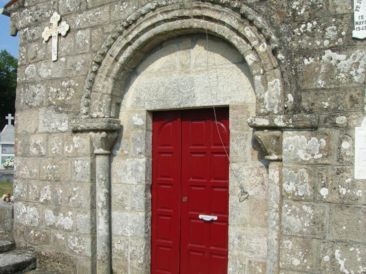 there is a old building with an old door and stone arch