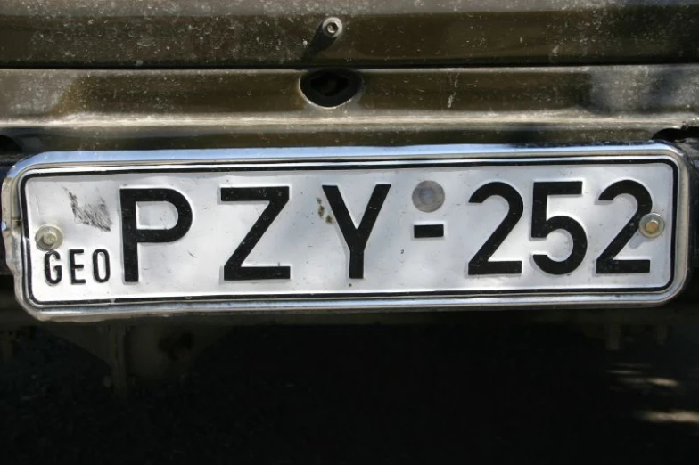the license plate on a car that is for pzy - 25