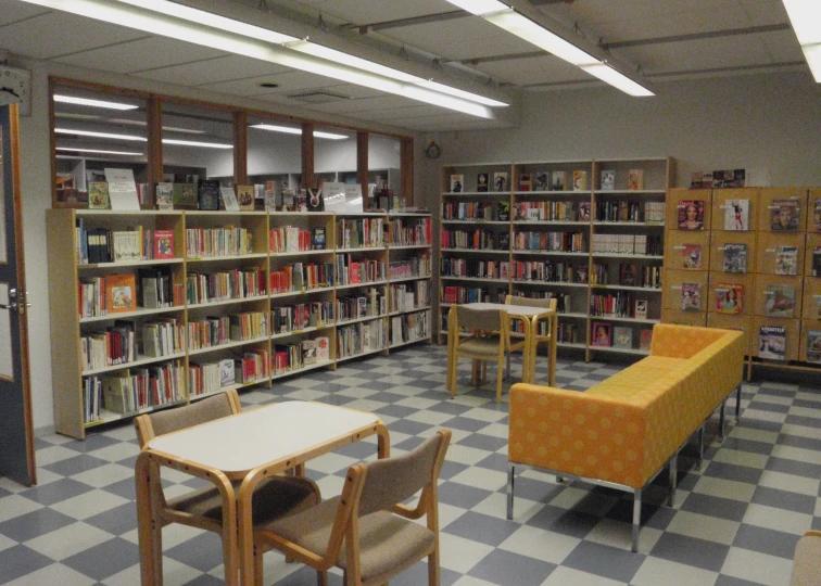 an empty liry with tables and chairs