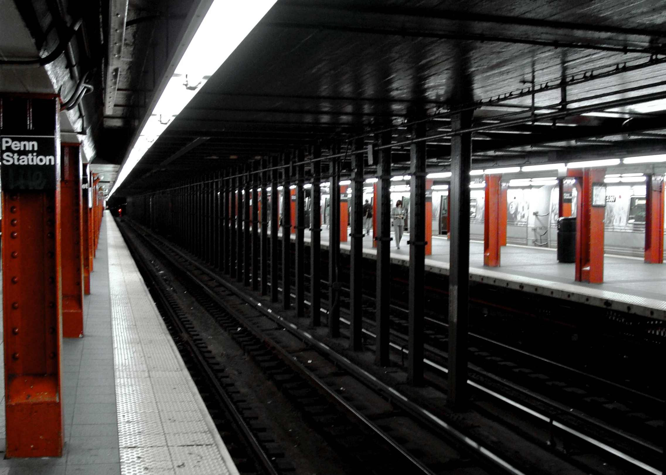 the subway is empty and ready to stop for people