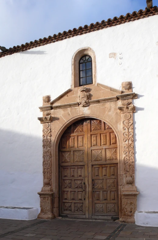 the front gate and the wall have very large windows