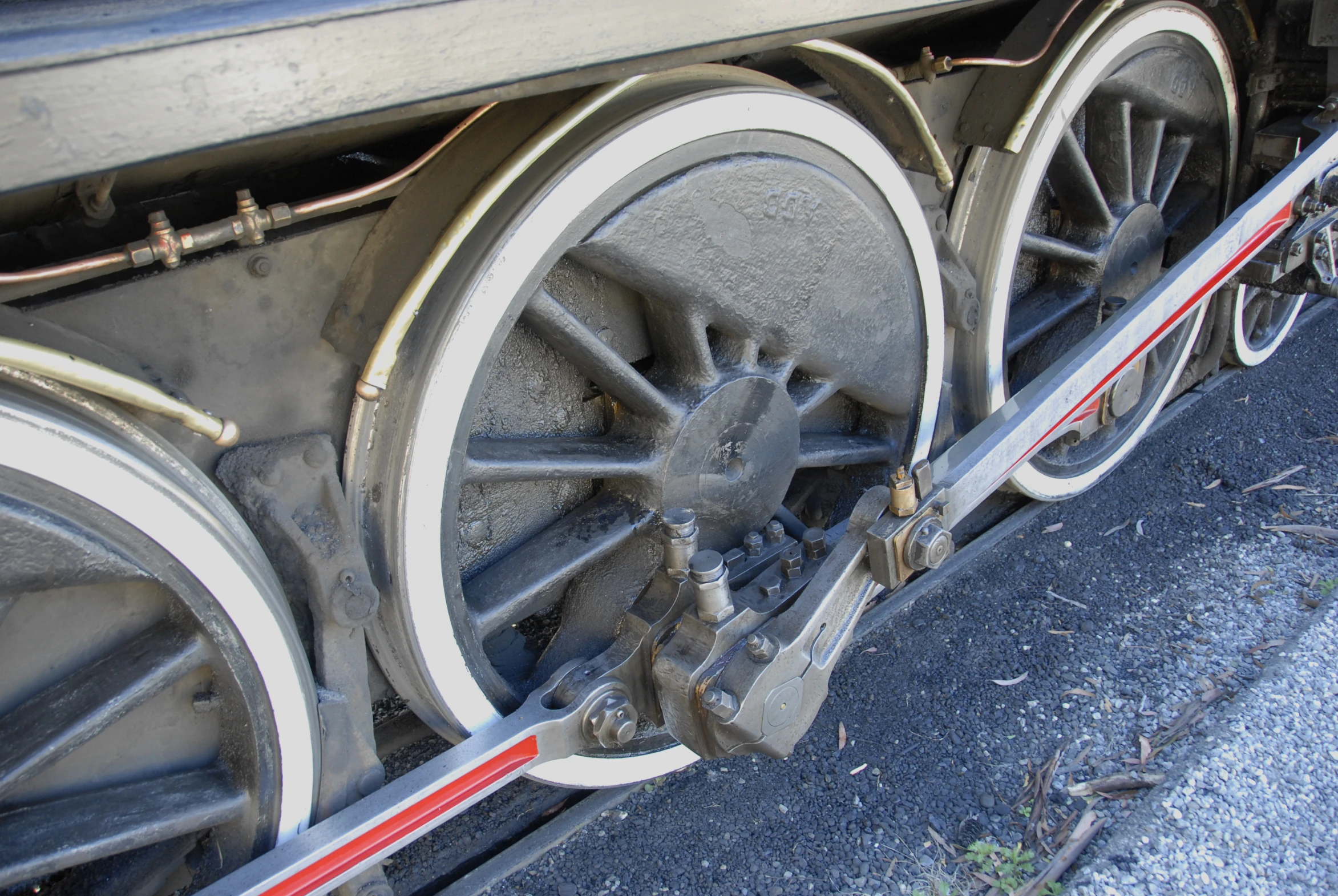 the wheels of a train sit empty on a track