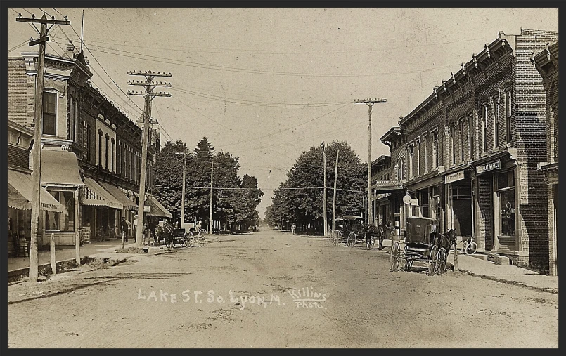 an old pograph of a city street in the early twentieth century