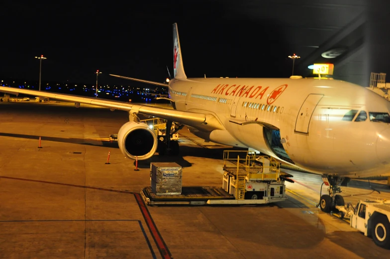 a jumbo jet with passengers exiting the cockpit