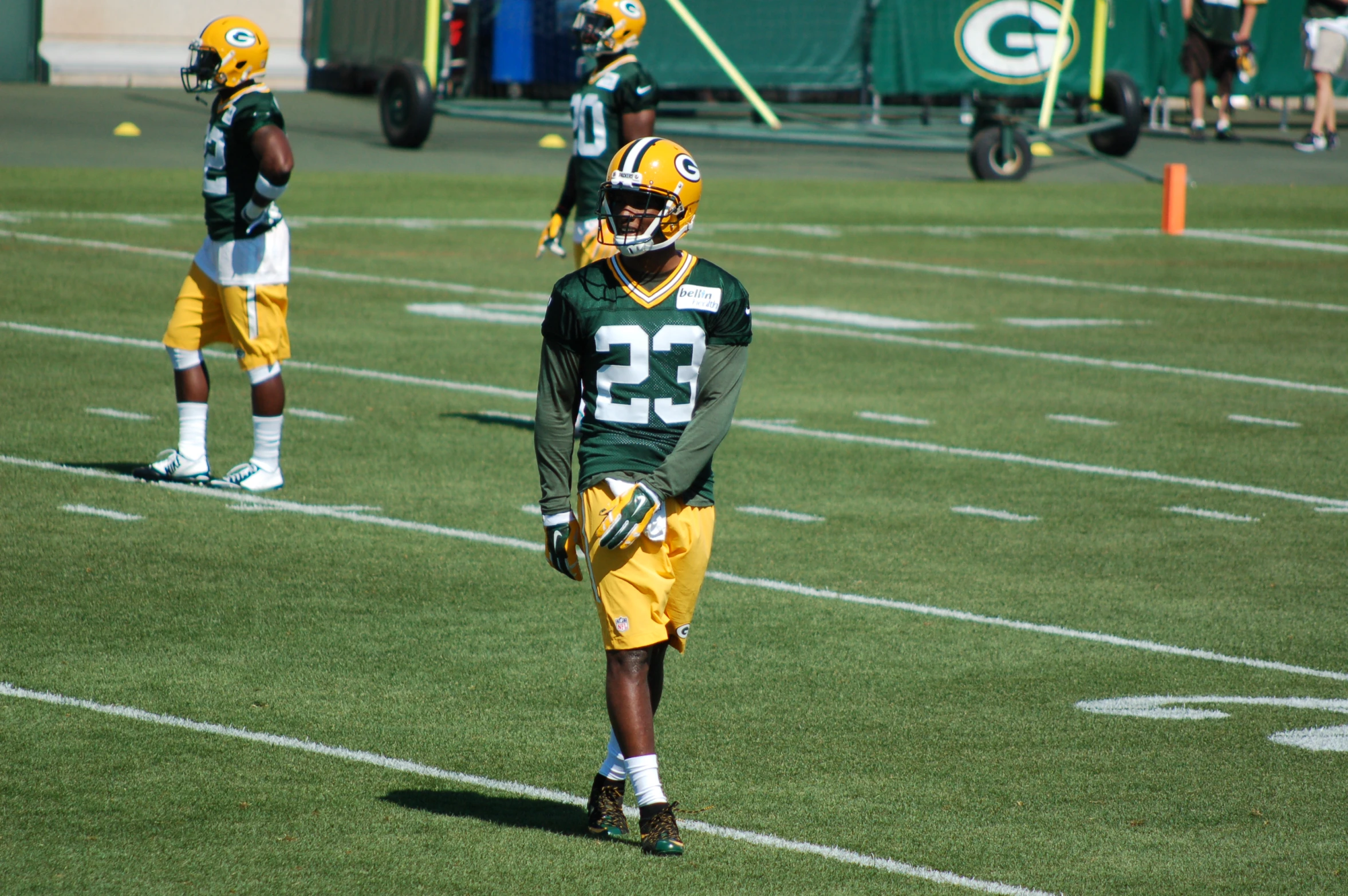 green bay packers players walking off the field