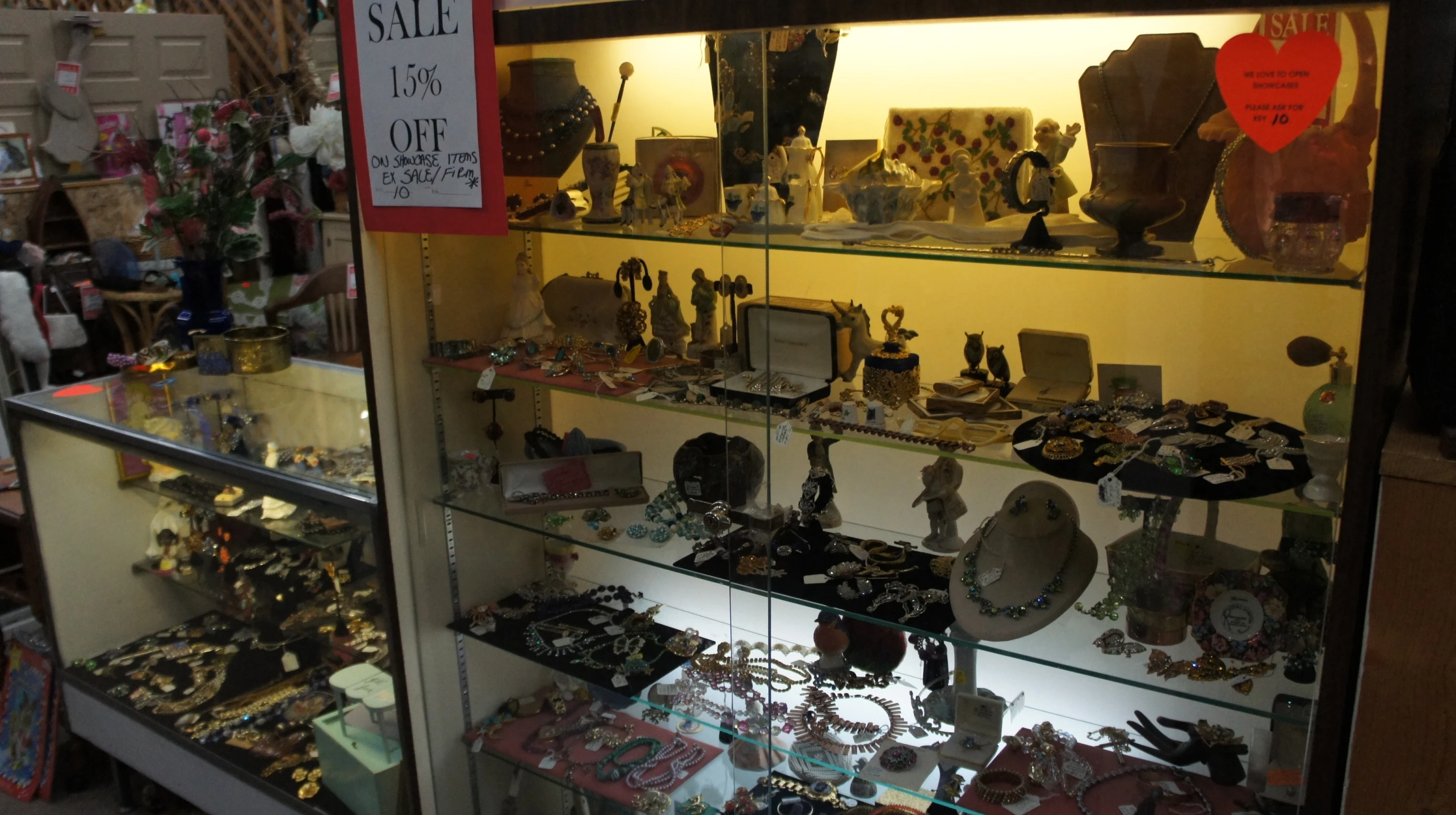 a store displays many different types of jewelry