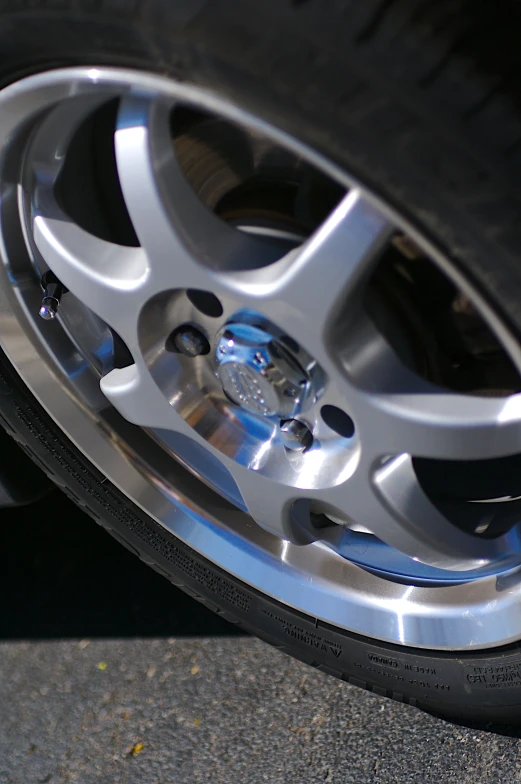 the rim of a car with it's ke missing