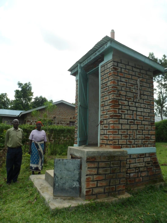 an old brick toilet is sitting in the middle of the yard