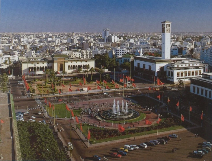 an image of a city that is on the outskirts of a fountain