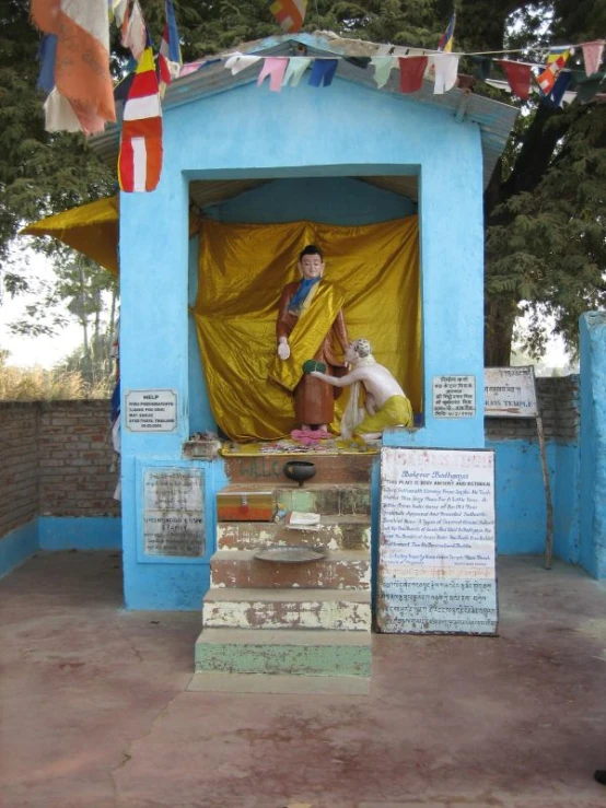 a statue that is sitting in the ground next to a yellow d