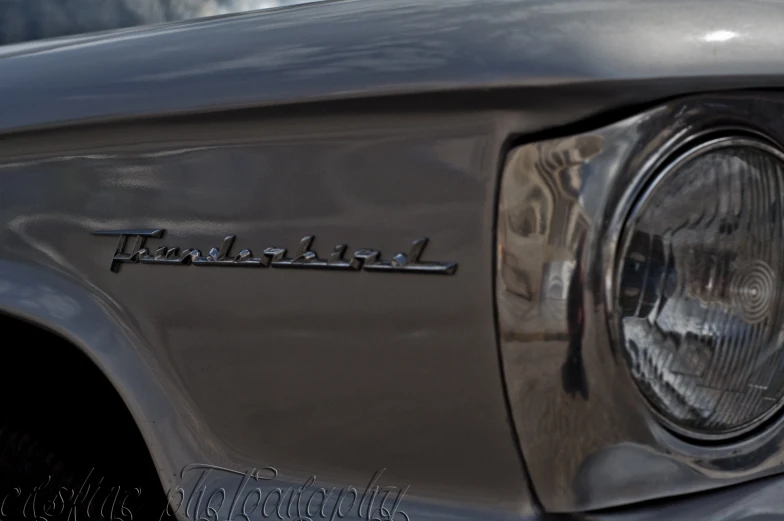 the emblem on the front of a black and grey car