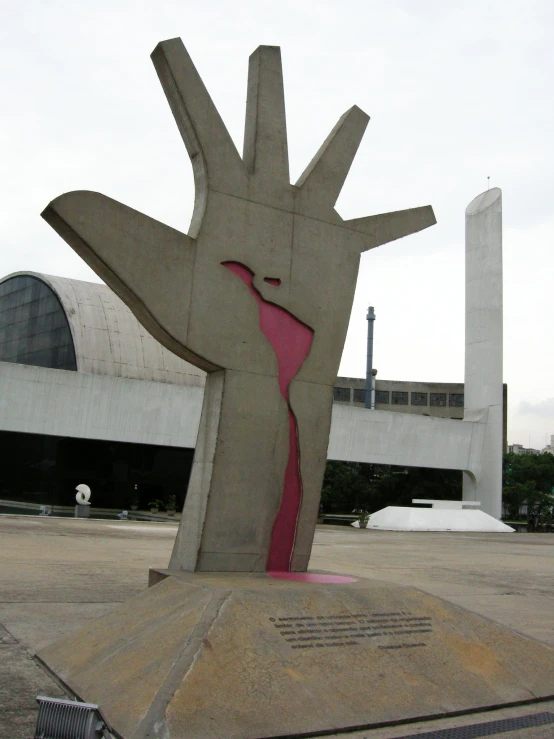 an unusual sculpture that resembles the head of a giraffe