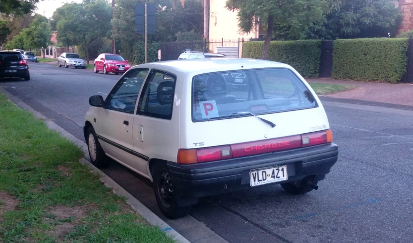 a car is stopped at an intersection in the street