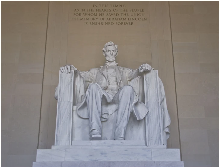 the statue of aham lincoln on top of a pedestal