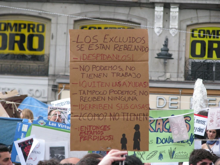 a sign in spanish is displayed outside