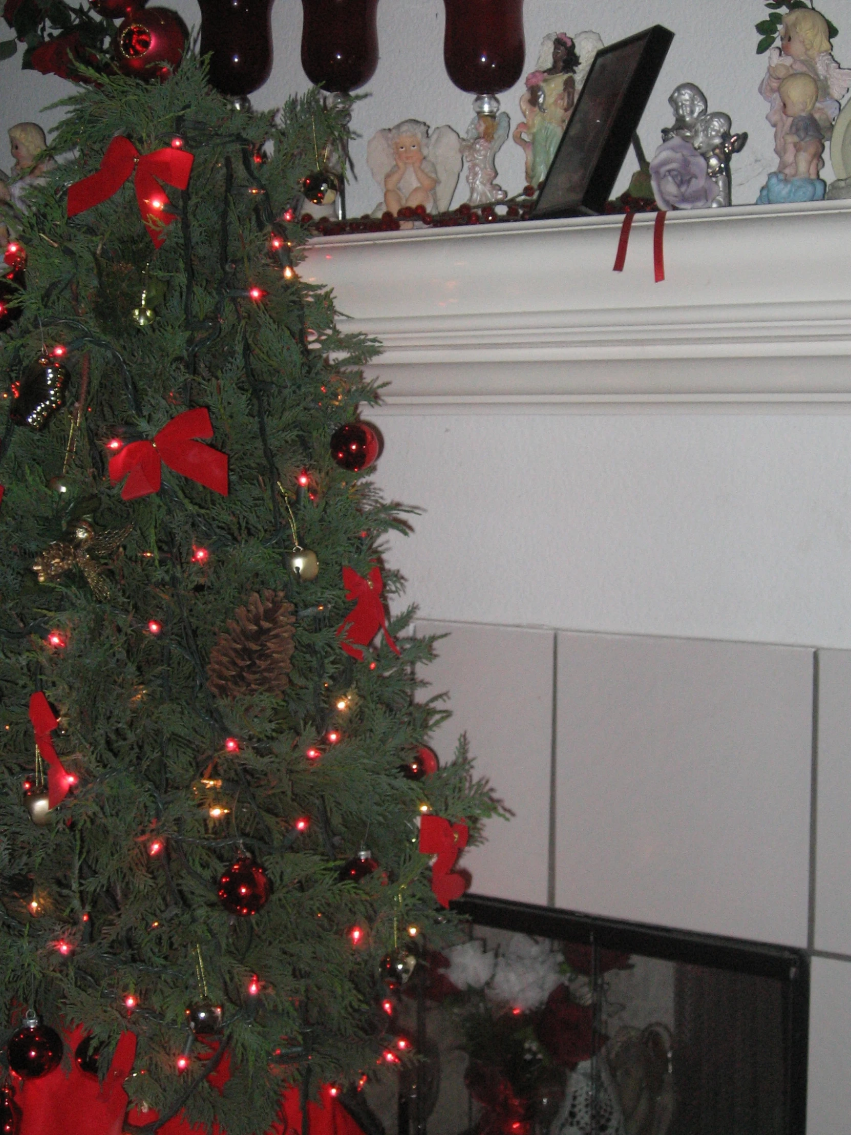 a tree with a red bow and red lights