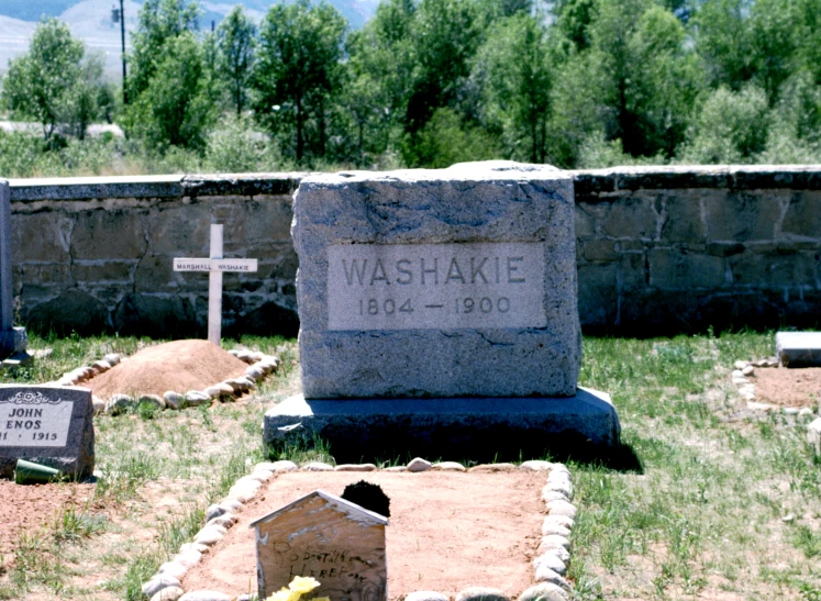 a very big and pretty looking tombstone by some grass