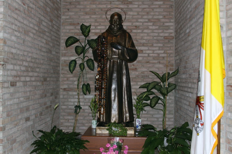 the statue of jesus in a church with flowers in front