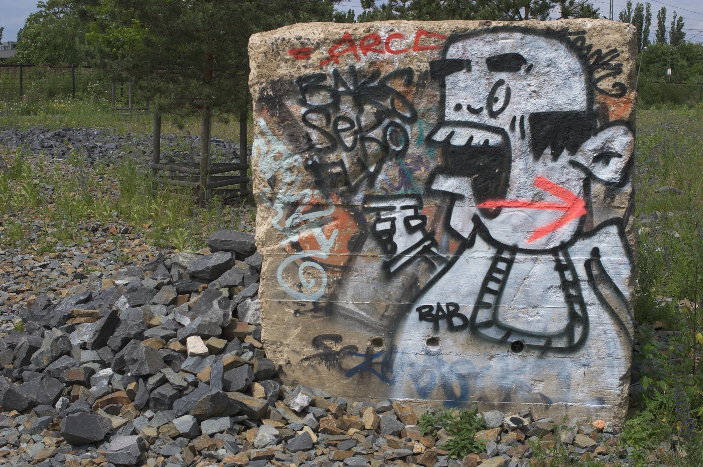 there are lots of graffiti writing on this cement block