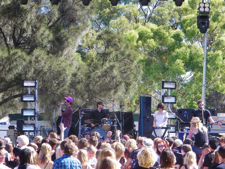 a crowd of people sitting around two performers