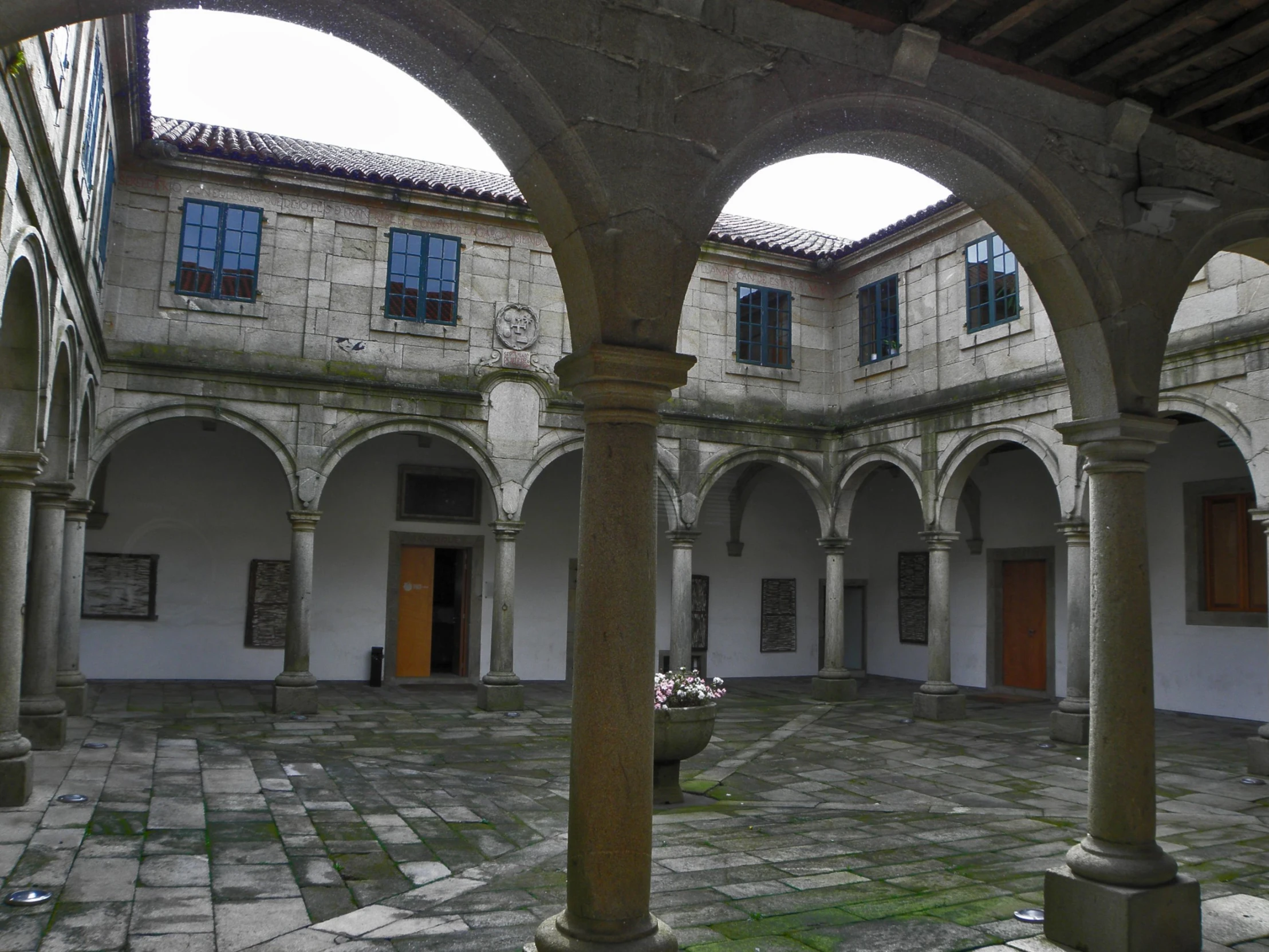 an old courtyard with pillars and two arches