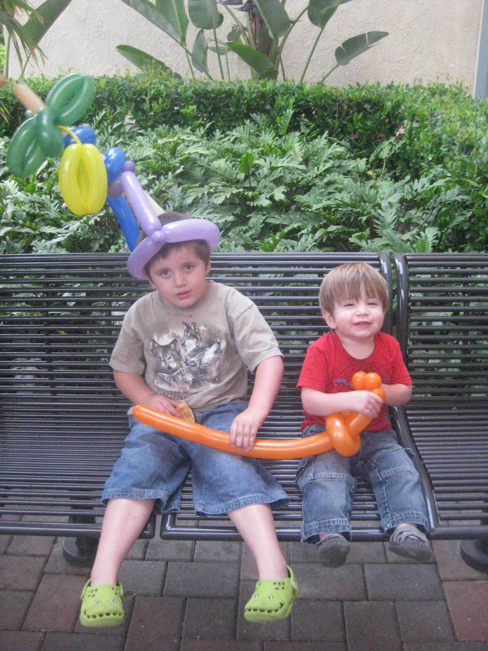 two s on a bench with balloons