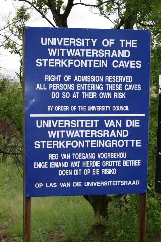 a sign showing different languages in english and german