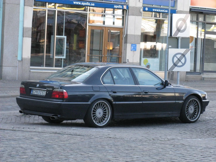 a car is parked in front of a building