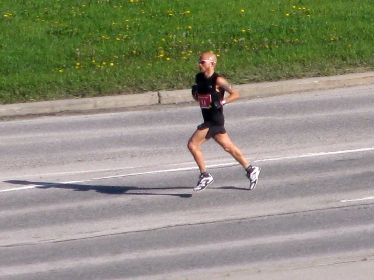 the woman is running down the street in the road