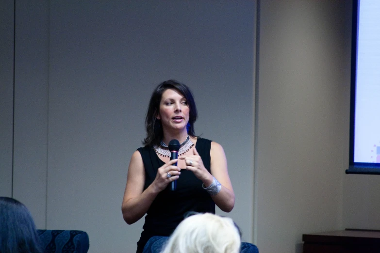 the woman is standing in front of a crowd