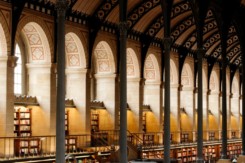 an indoor reading terminal that contains shelves with various books