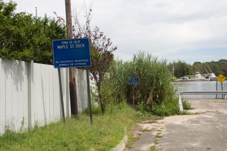 a sign that says the entrance to a river