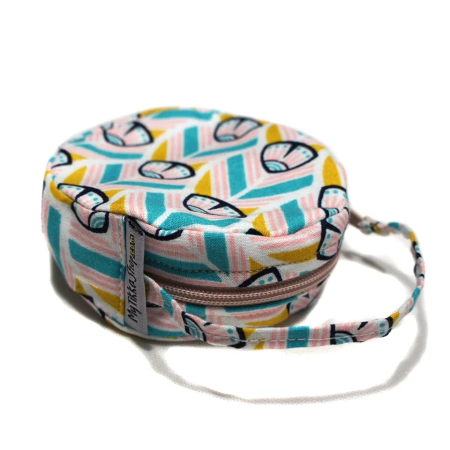 a colorful pattern and zipper is on the case