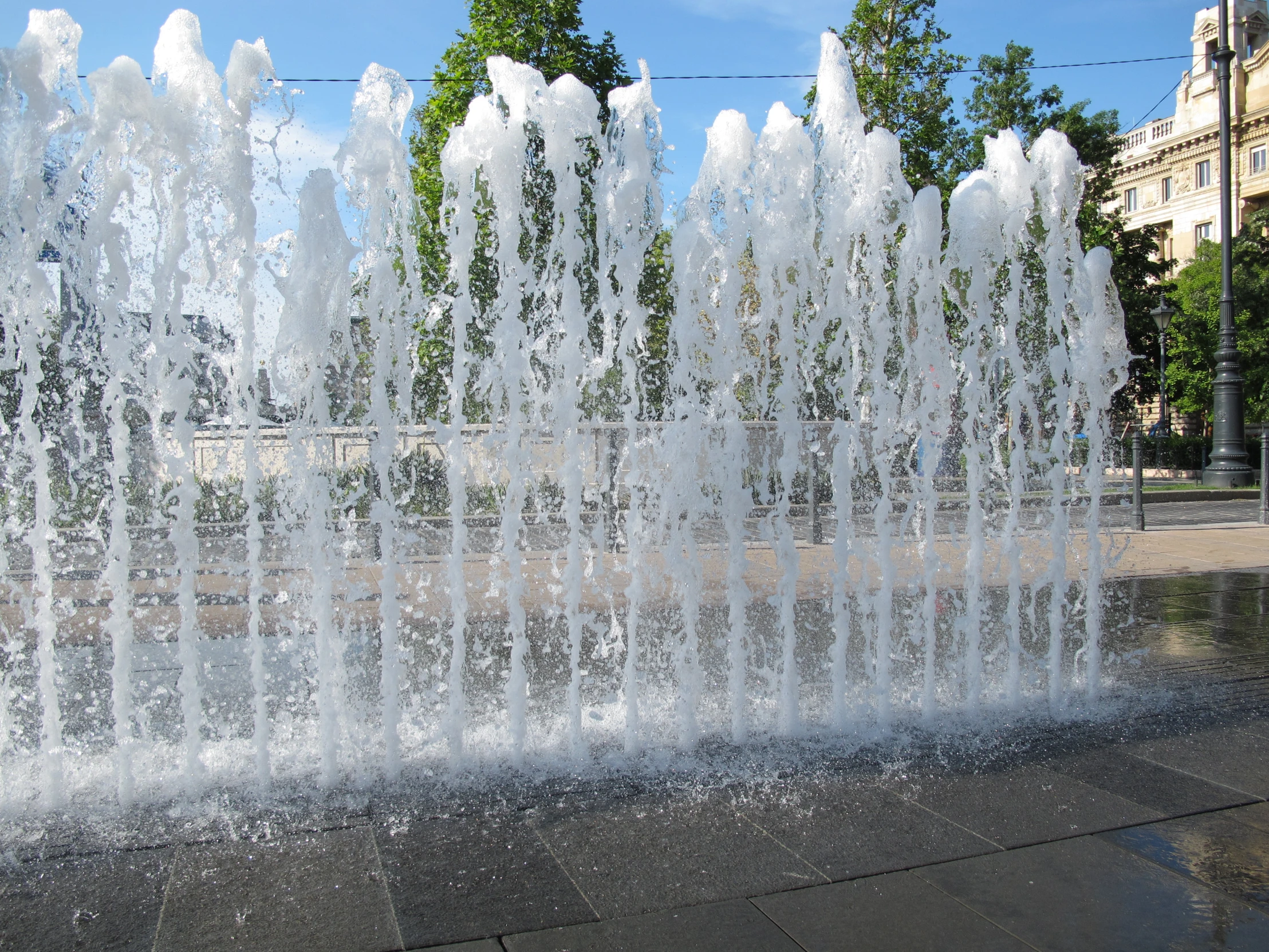 there are very many jets of water shooting up