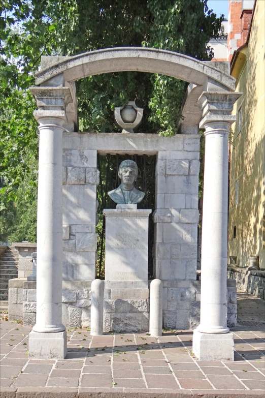a large monument with a bust of a man sitting underneath it