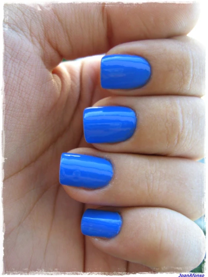 the bright blue is very intense on this mani