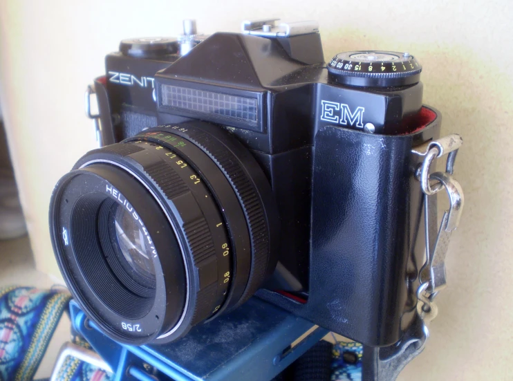 an old style camera sitting on a blue stand