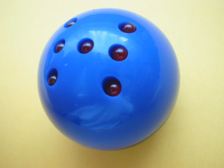 a blue ball on a table with three red balls